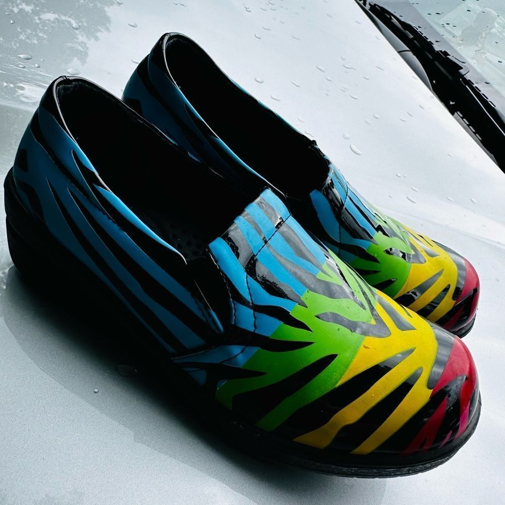 Nursing shoe clog Graffiti paint colors Sz 7 - Picture 2 of 2